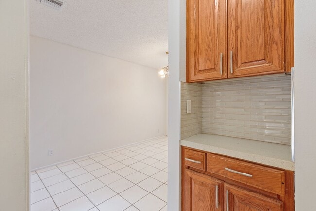 Building Photo - Tri-Level Townhome with Bonus Room | Ranch Los Charcos