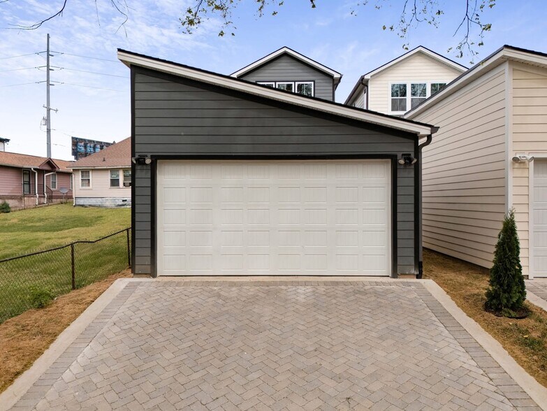 Building Photo - 151 Fain St