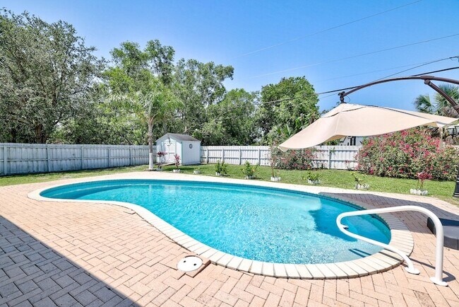 Building Photo - 1838 SE Genaro Terrace