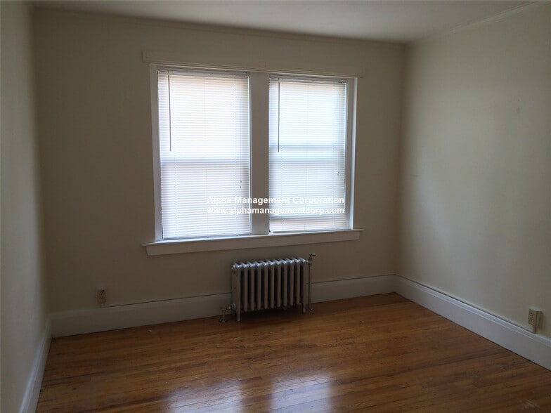 Building Photo - 349 Pleasant St