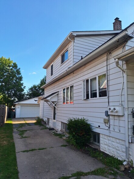 Building Photo - 37 Hawro Pl