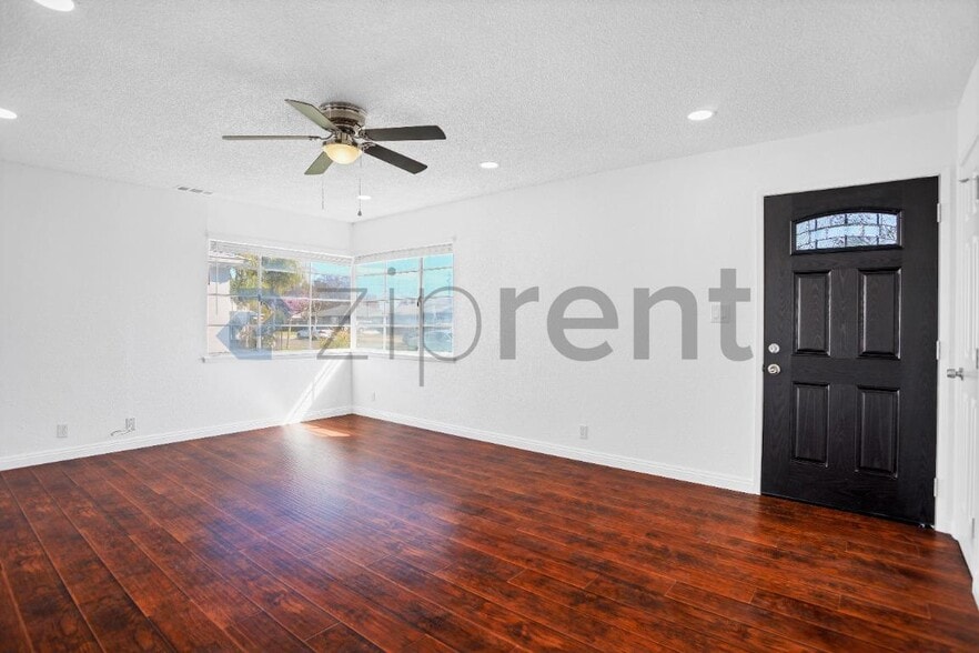 Building Photo - 1335 E Brown Ave