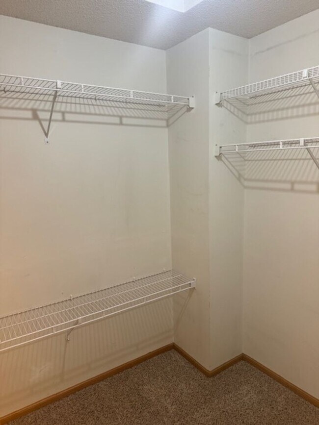 Building Photo - Beautifully Updated 3 Bed, 2 Bath, 2 Car Garage End Unit Townhome with Vaulted Ceilings