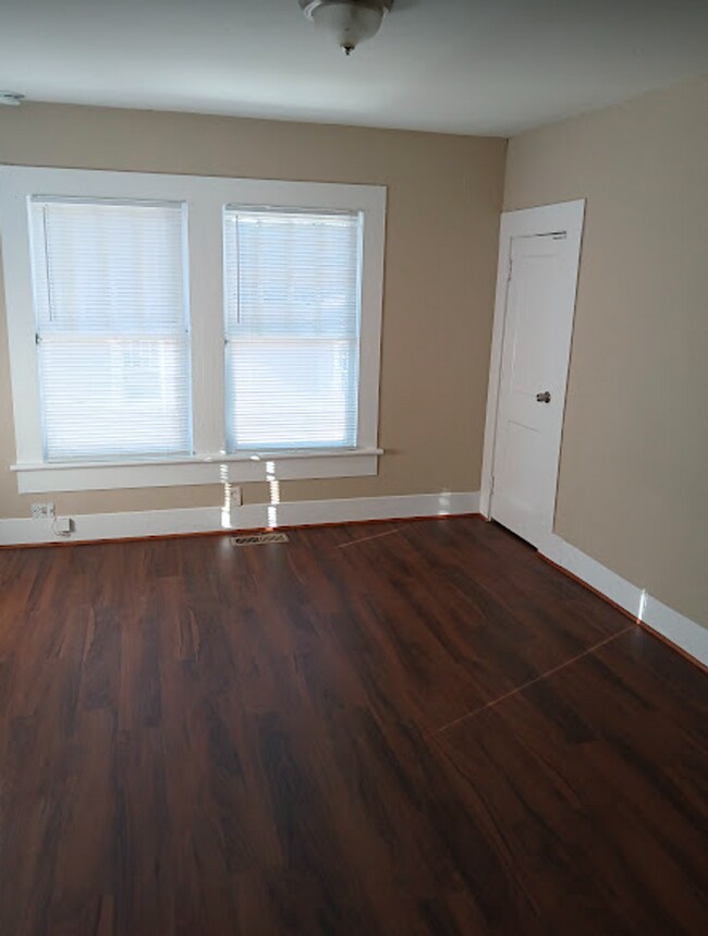 Building Photo - NOW AVAILABLE!! MOVE IN READY! MUST SEE ME!