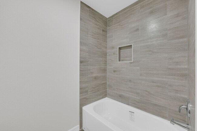 Building Photo - SPACIOUS! LOCATION!