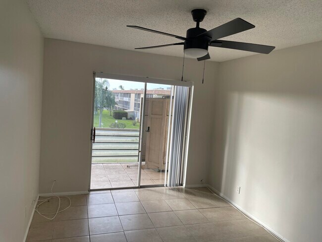 Building Photo - 100 Village Green Cir E