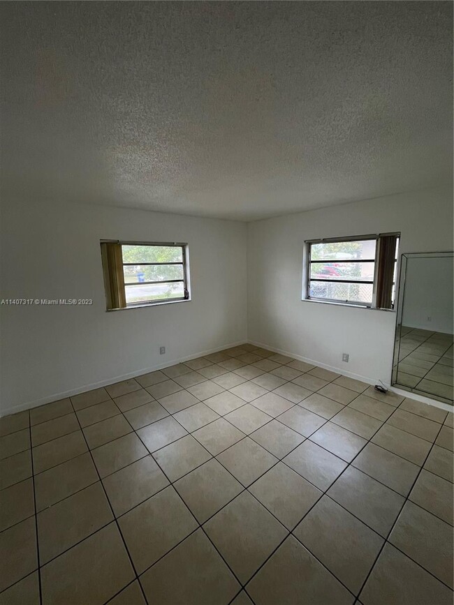 Building Photo - 1490 NW 20th St