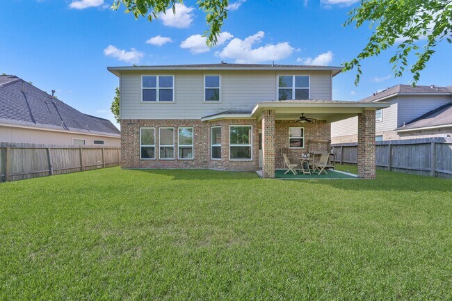 Building Photo - 241 Lake Estates Dr