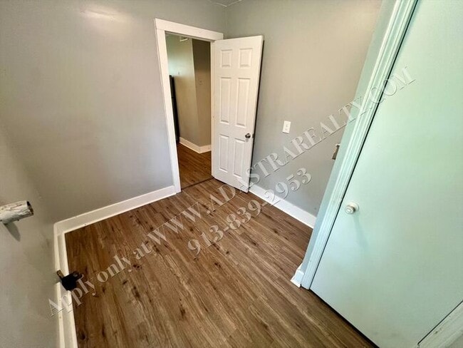 Building Photo - Cozy 2 Bed 1 Bath Duplex in OLATHE-Coming SOON!!