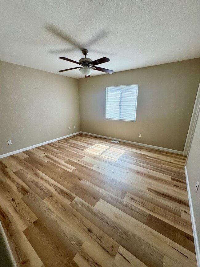 Building Photo - 2 Bedroom +Office in Stratmoor Valley