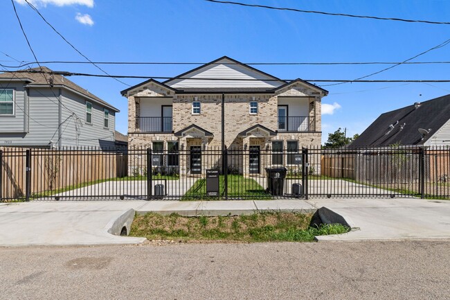 Building Photo - 7925 Colonial Ln