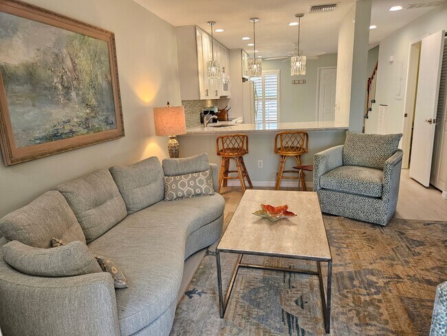 Building Photo - Seasonal Short-Term Townhouse on Venice Island close to Venice Beach!