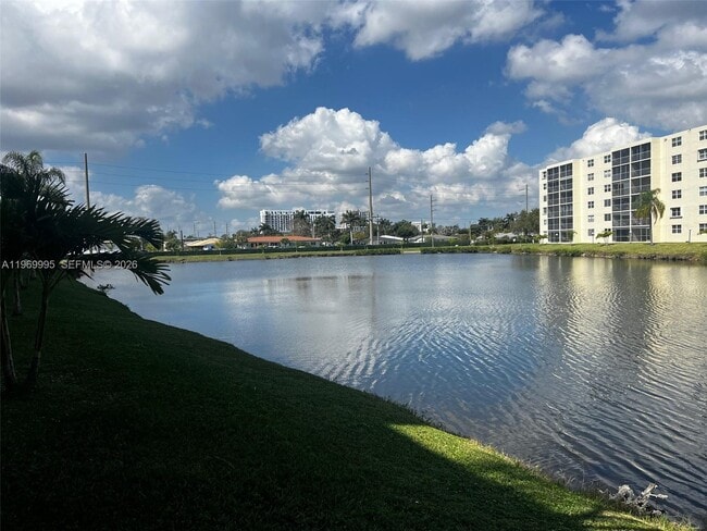 Building Photo - 301 SE 3rd St