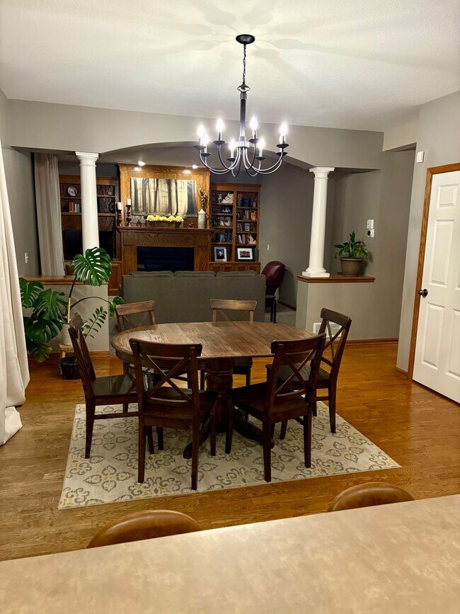 Building Photo - Large Lakeville Home for Lease