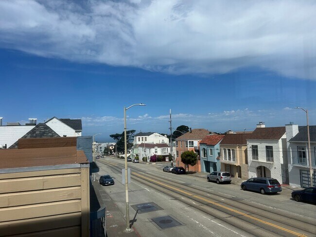 Building Photo - 1401-1403 34th Avenue (926r)