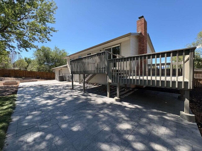 Building Photo - 1395 Hiawatha Dr