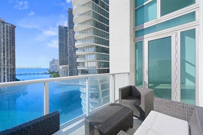 Building Photo - 300 S Biscayne Blvd