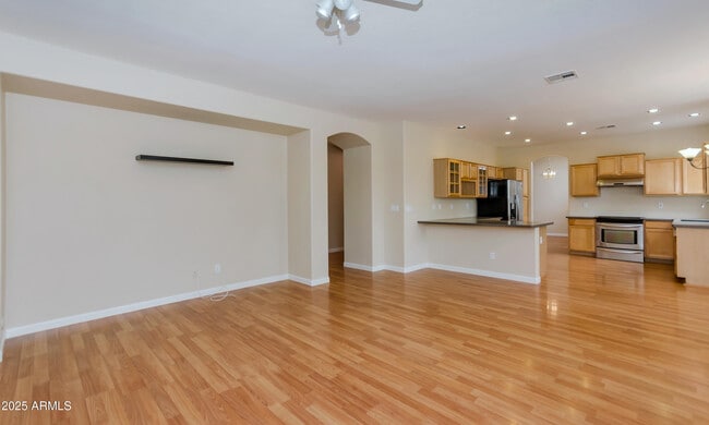 Building Photo - 413 W Weatherby Pl