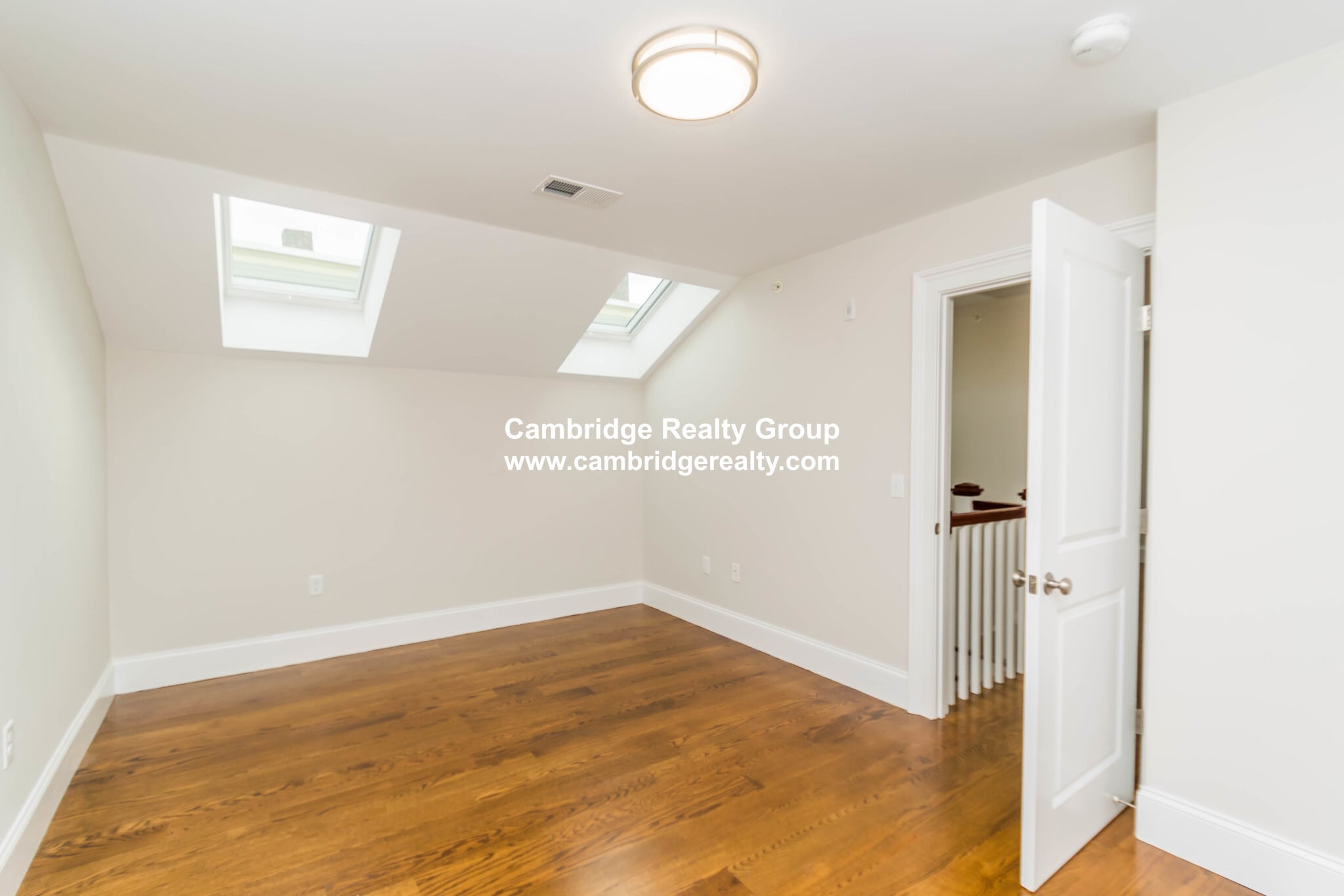 Building Photo - 114 Columbia St