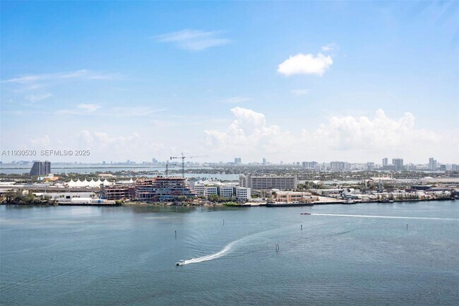 Building Photo - 888 Brickell Key Dr