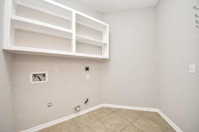 Building Photo - 4422 Roundtree Ln