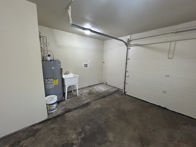 Building Photo - 3301 Pecan Dr