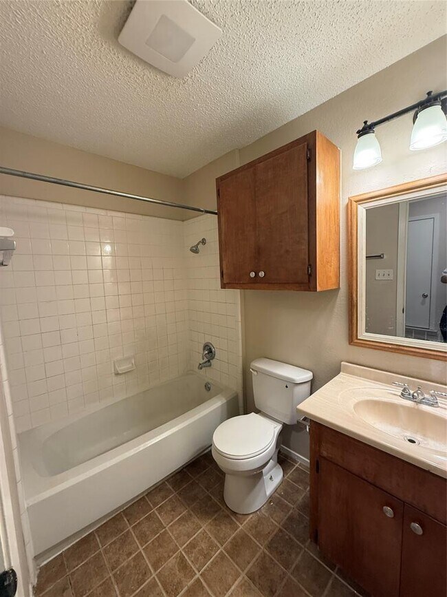 Building Photo - 812 Ramble Ln