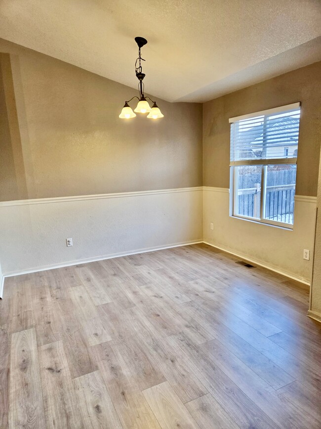 Building Photo - 12651 Jersey Cir E