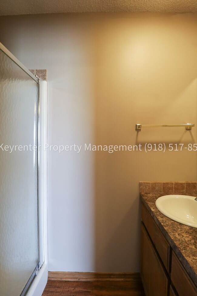 Building Photo - N Willow Dr Duplex