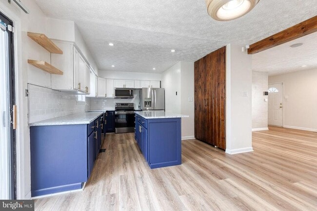 Building Photo - 1577 Loring Ct