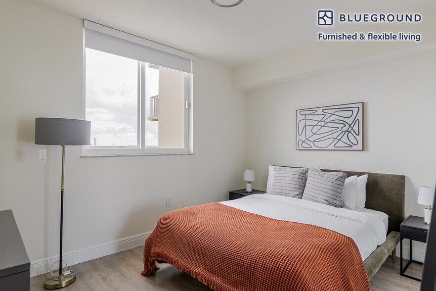 Building Photo - 987 SW 37th Ave
