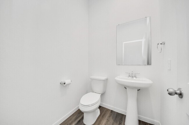 Building Photo - 501 Newcomb Holw Dr