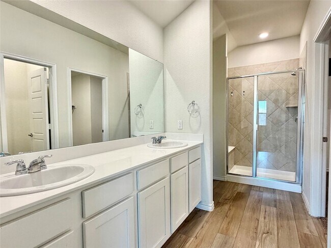 Building Photo - 4016 Spur Trail Dr