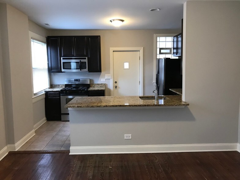 Building Photo - 4008 N Hamlin Ave