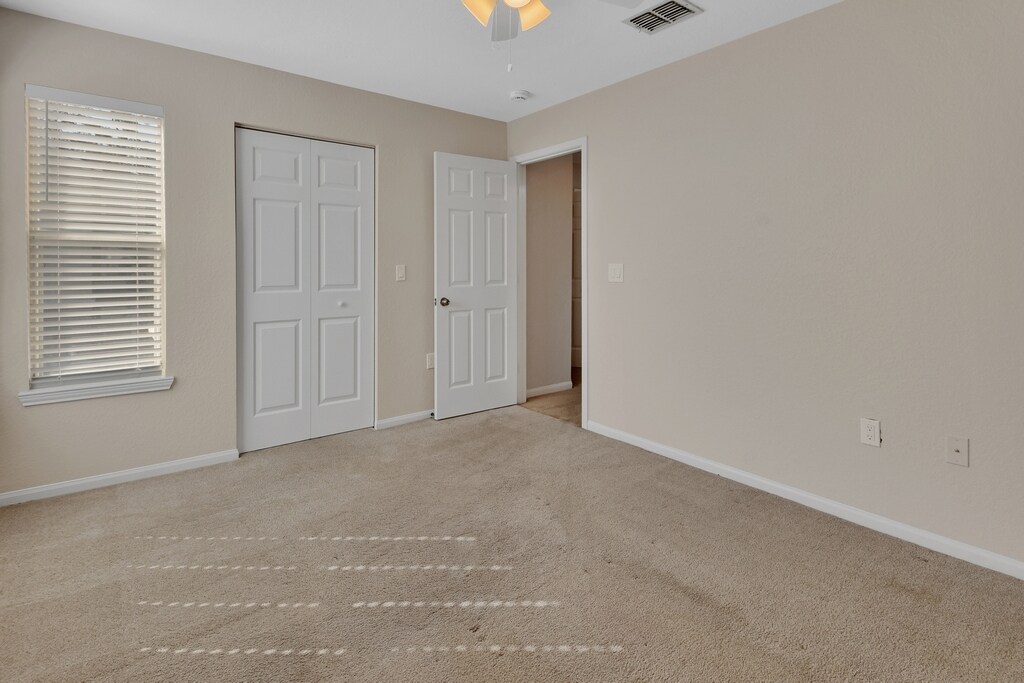 Building Photo - 940 Village Trl