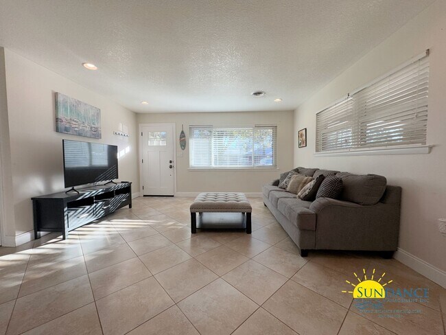 Building Photo - Gorgeous 3 Bedroom Home in Fort Walton Beach!