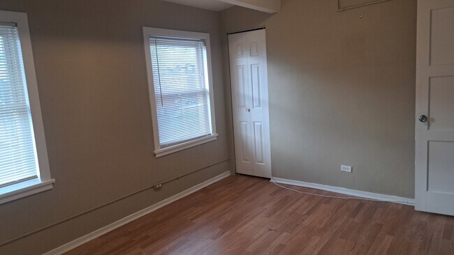 Building Photo - 244 E 92nd St