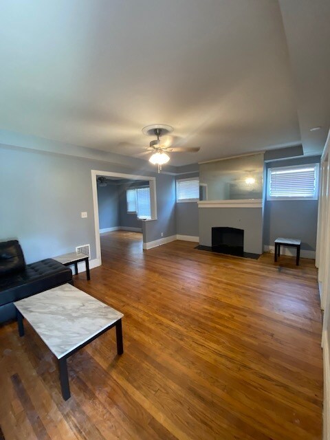 Building Photo - 2413 E Genesee St
