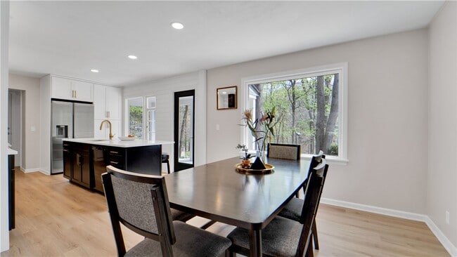 Building Photo - 288 Oakridge Dr