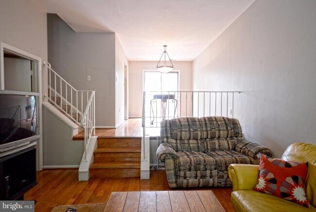 Building Photo - 9847 Oakdale Woods Ct