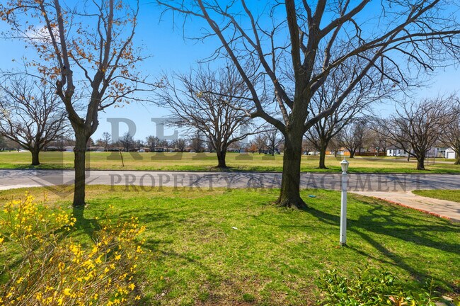 Building Photo - 8300 W 9th St N