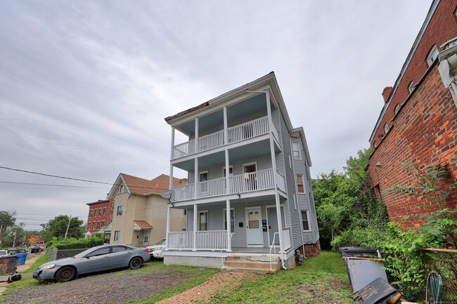 Building Photo - 294 Bellevue St