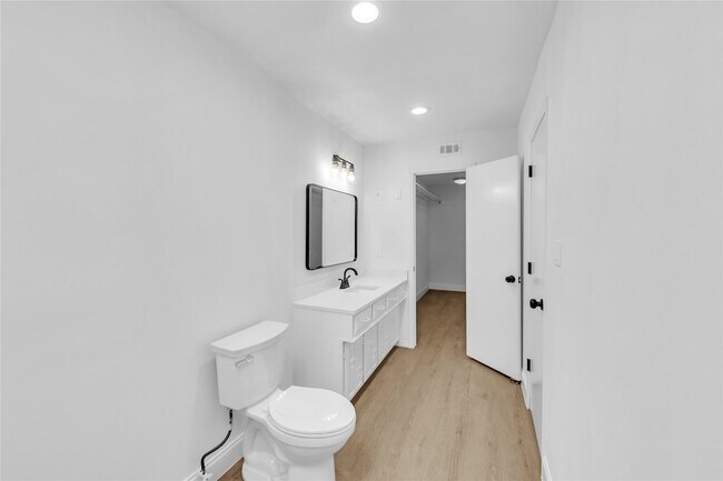 Building Photo - 13826 Wooded Creek Ct