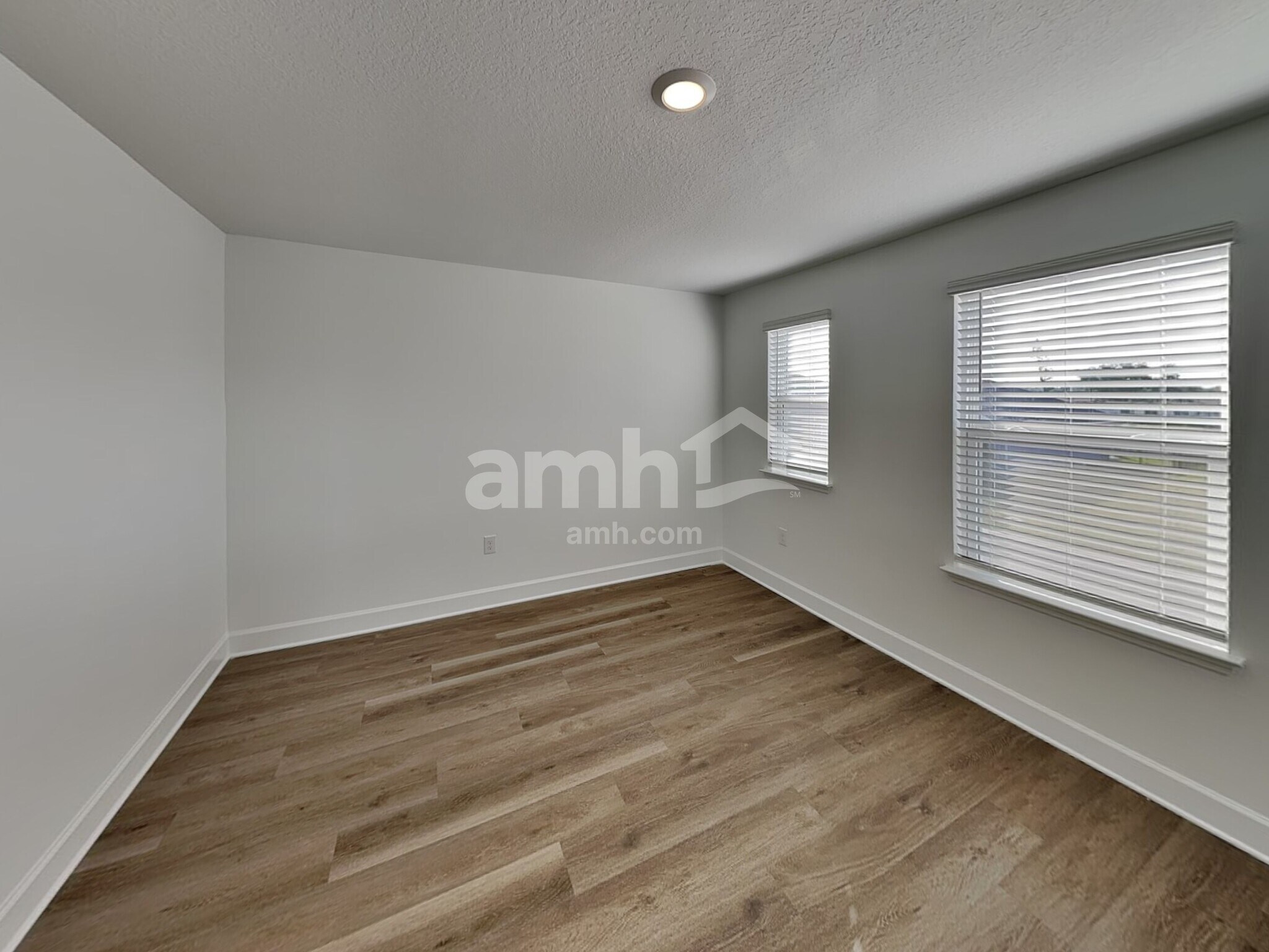 Building Photo - 3012 20th Ave W