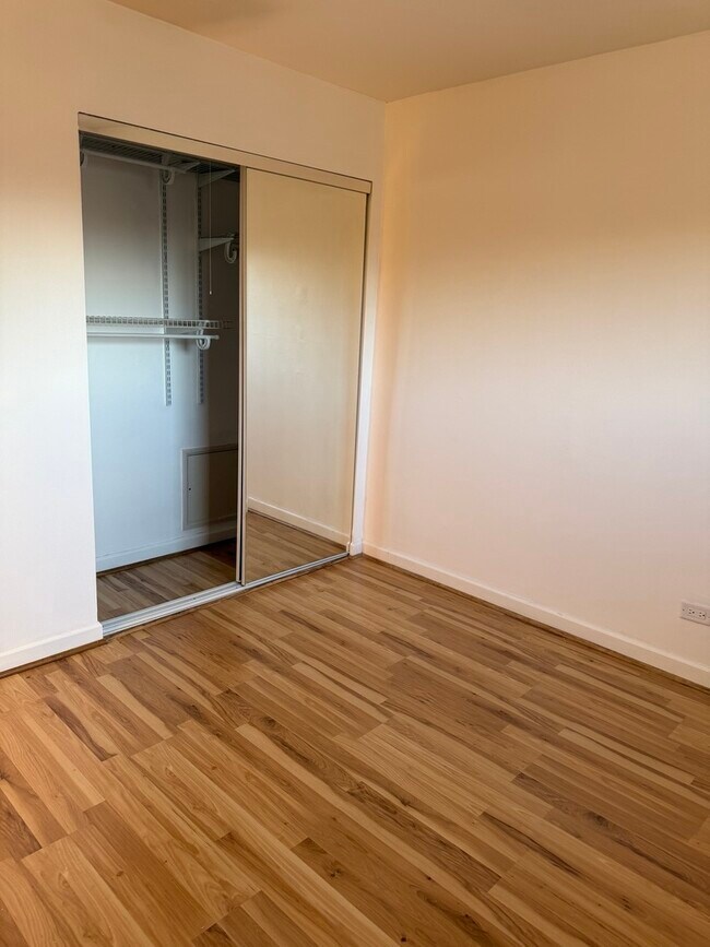 Building Photo - 1348 Geneva Dr