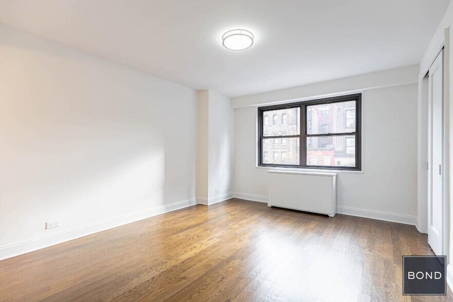 Building Photo - 145 E 16th St