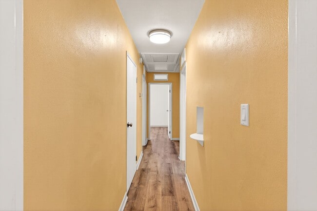 Building Photo - 1302 NE 14th Ter