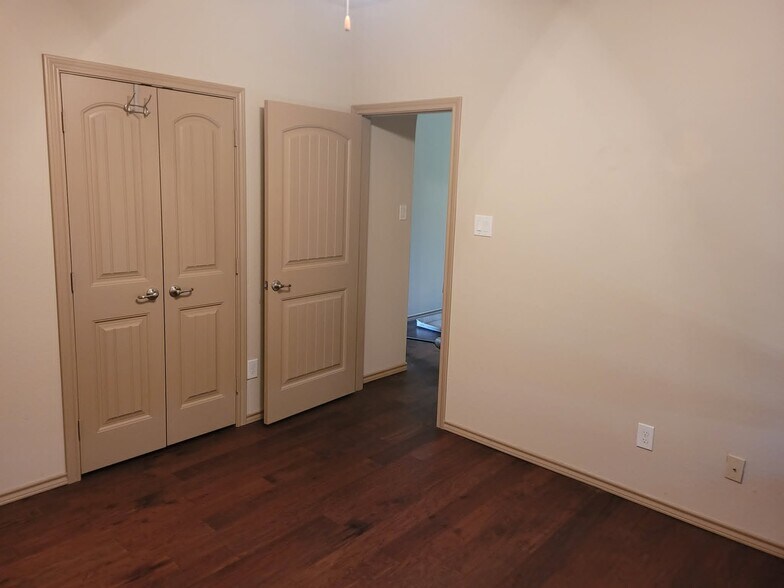 Building Photo - 5833 Tuleys Creek Dr