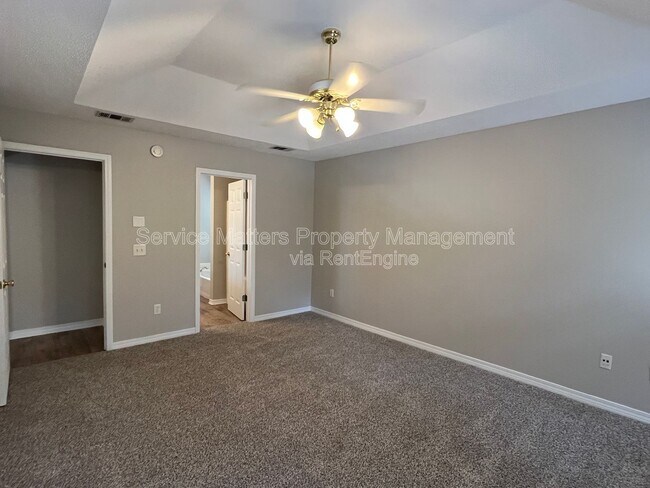 Building Photo - 5959 Sleepy Hollow Ct