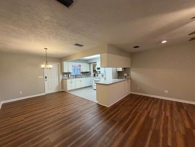 Building Photo - Newly renovated, new painted on large lot - mowing included in rent!